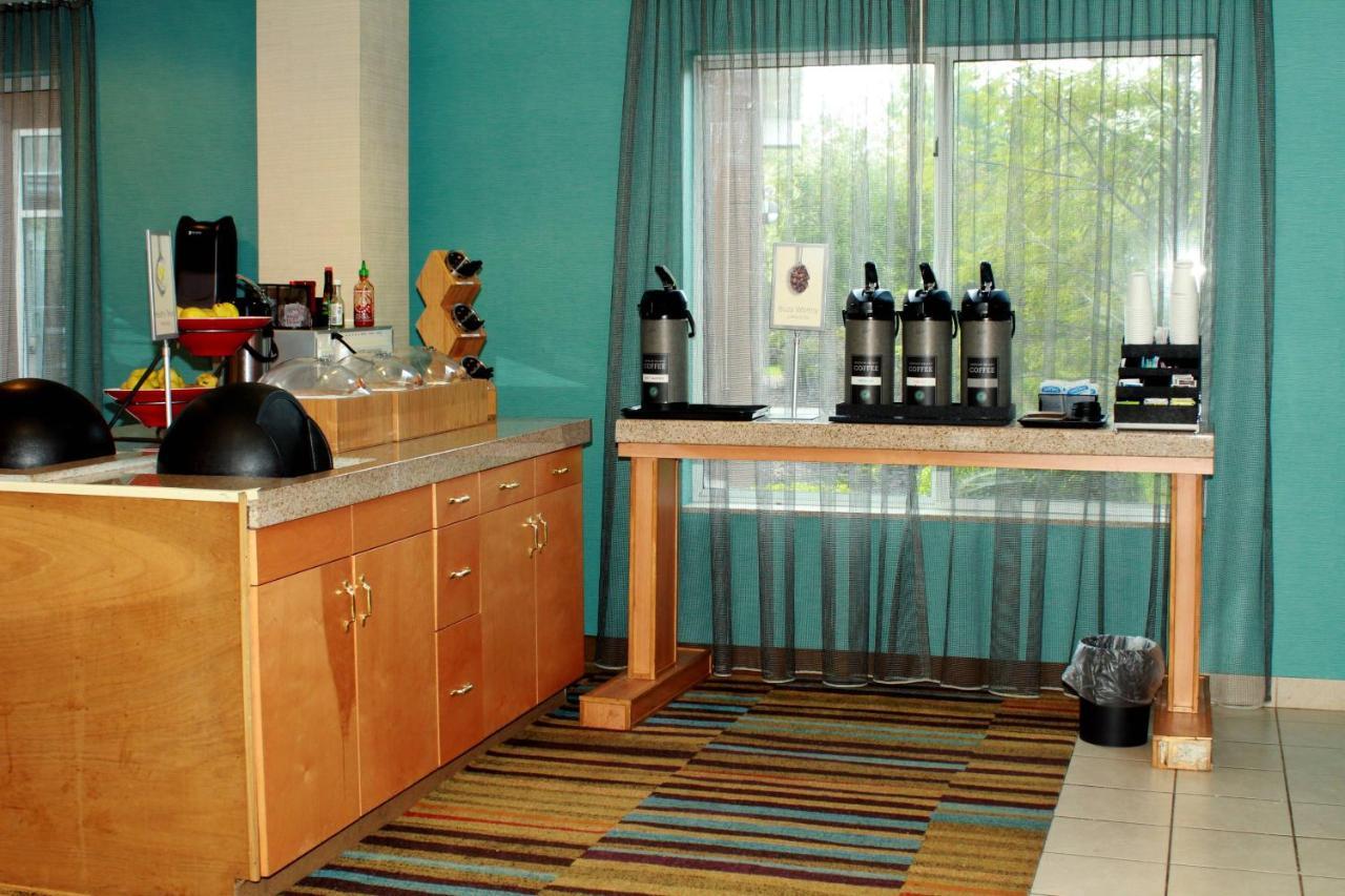 Fairfield Inn & Suites By Marriott Фэрмонт Экстерьер фото