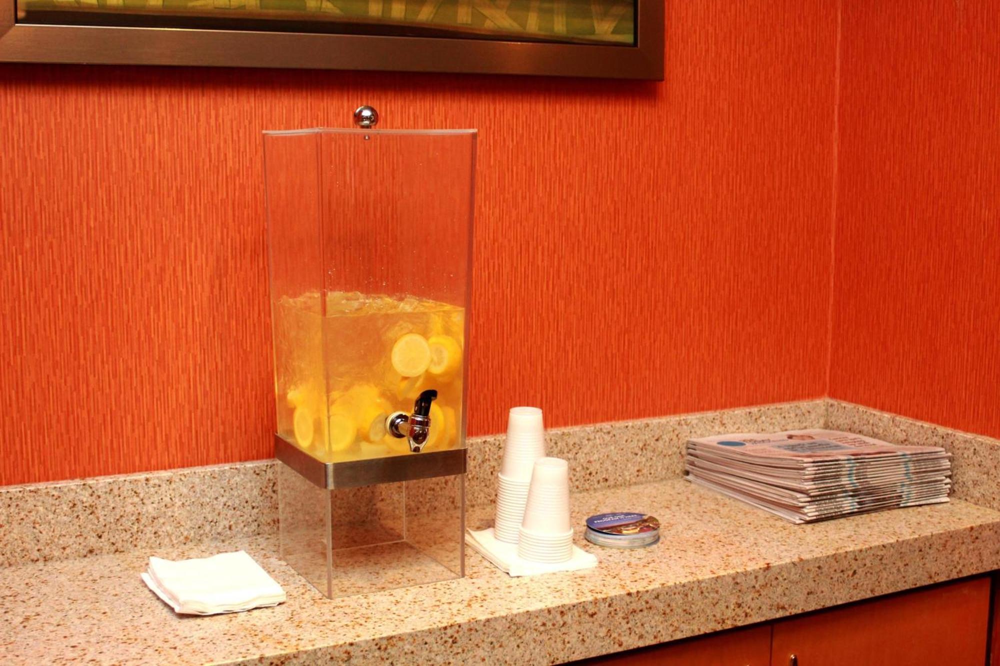 Fairfield Inn & Suites By Marriott Фэрмонт Экстерьер фото